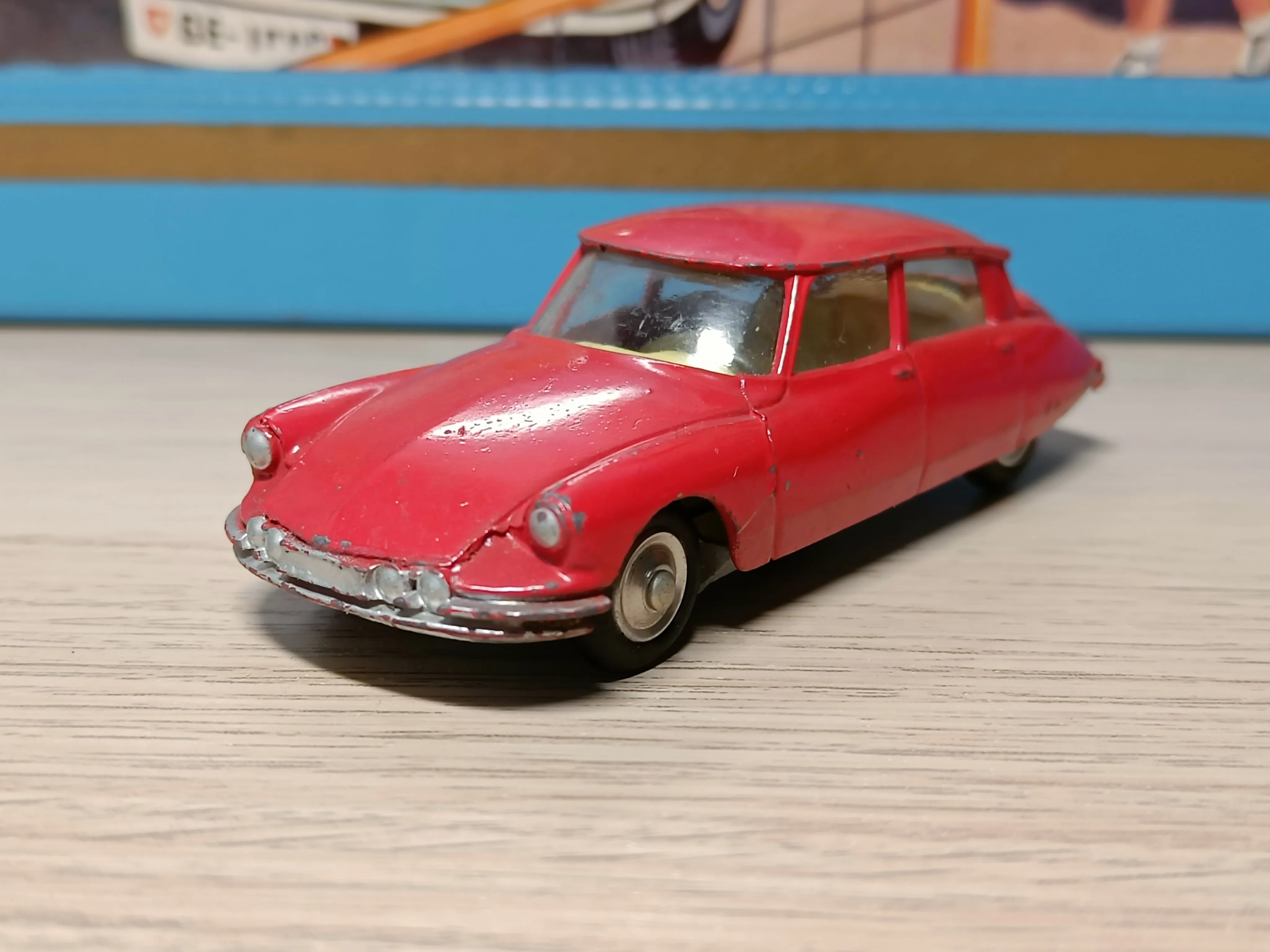 210S Citroen DS19 with cast fog lamps