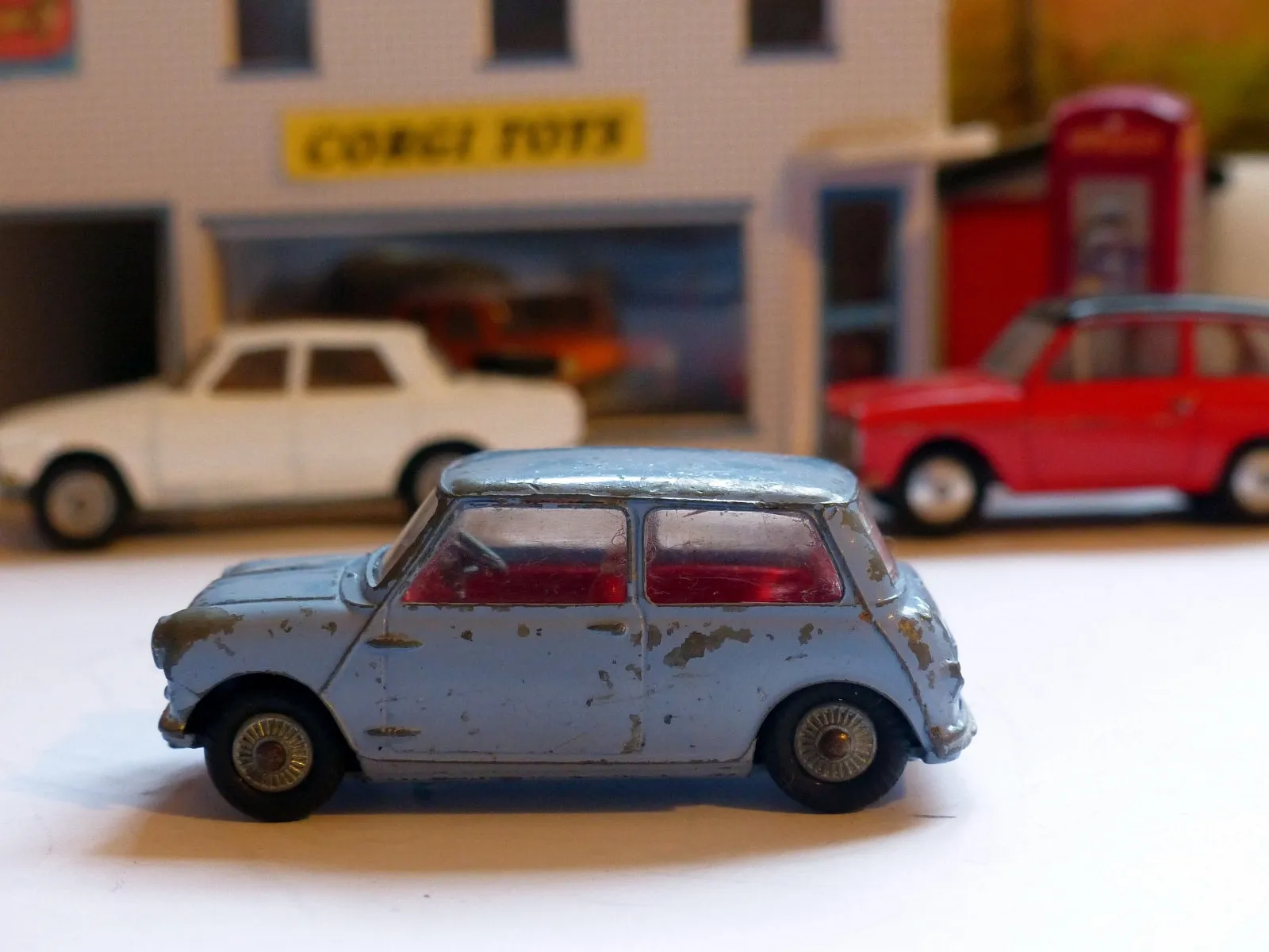 226 Morris Mini Minor lilac blue, cast wheels (1)