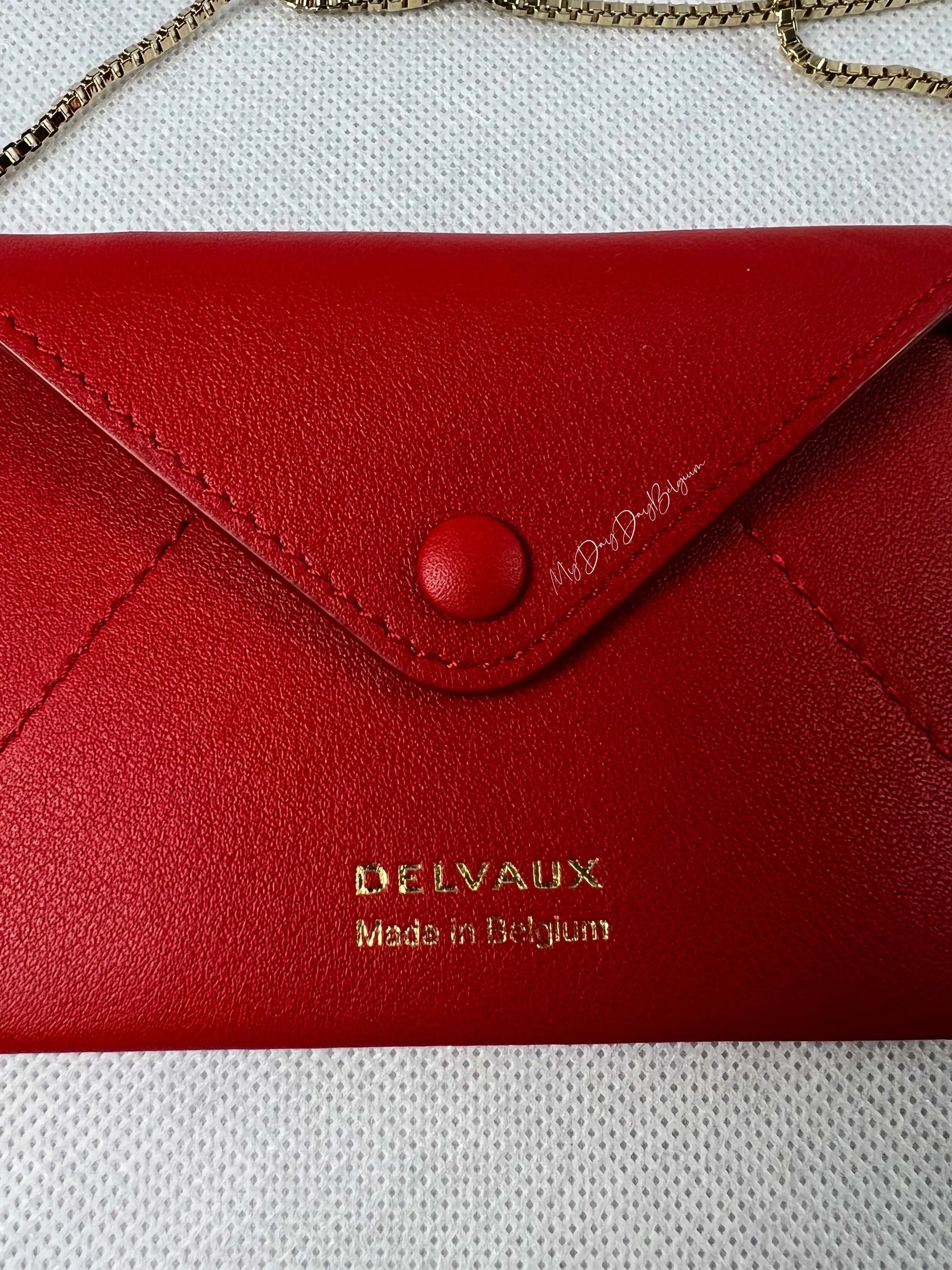 Delvaux wallet on chain kiss