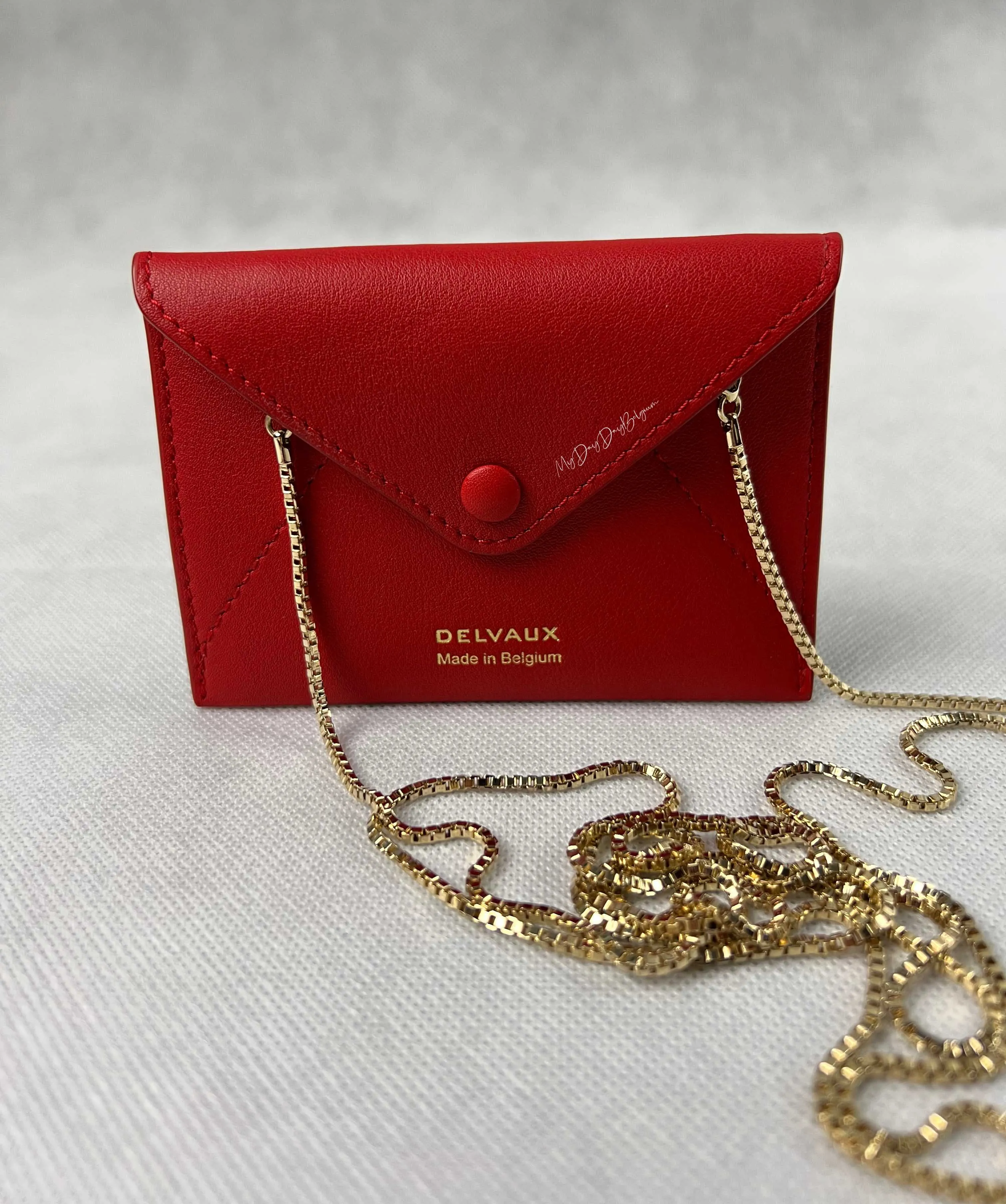 Delvaux wallet on chain kiss