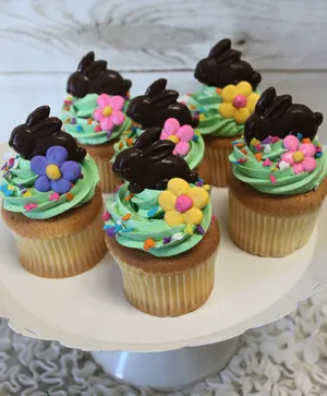 EA-043 Gold cupcake with chocolate filling