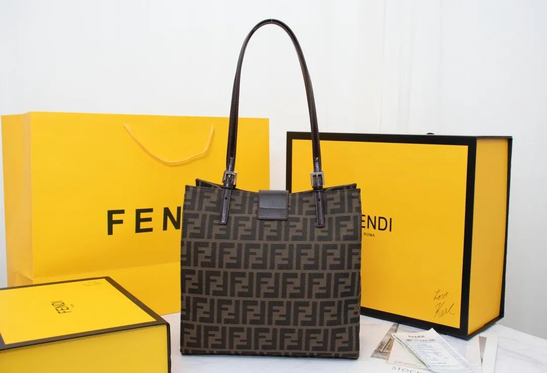 EN   Designer bags by Fendi 027