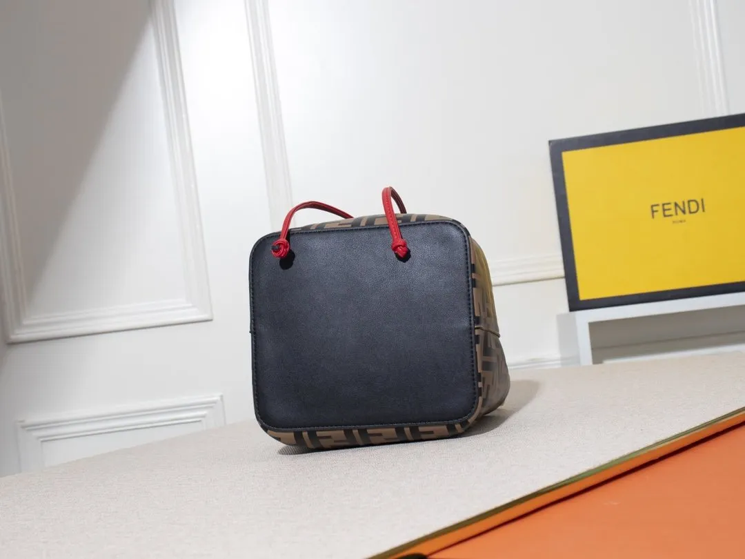 EN   Designer bags by Fendi 038