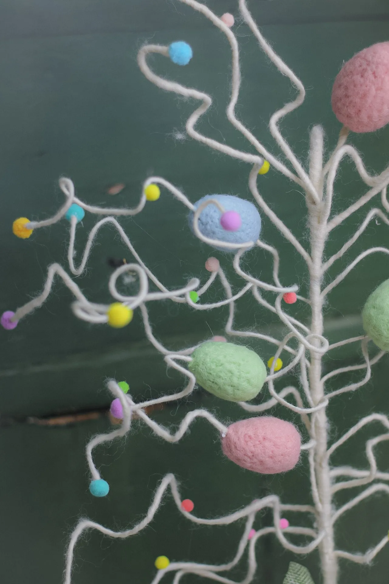 Felt Curly Wire Easter Egg Tree