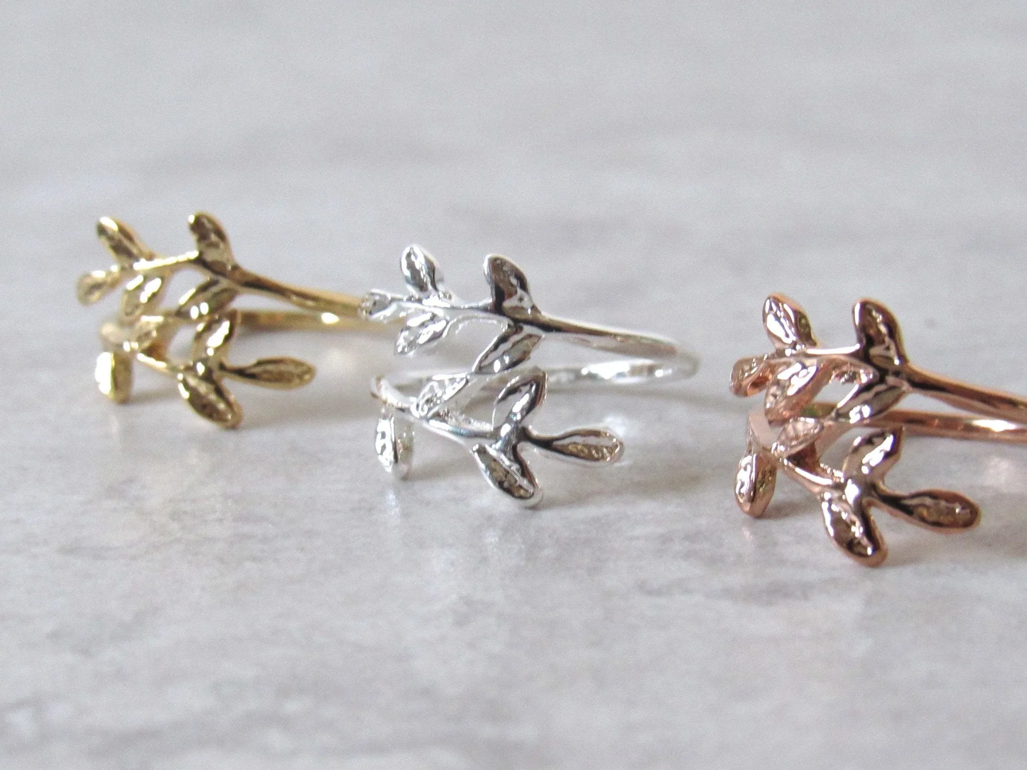 Glistening Leaf Stem Ring