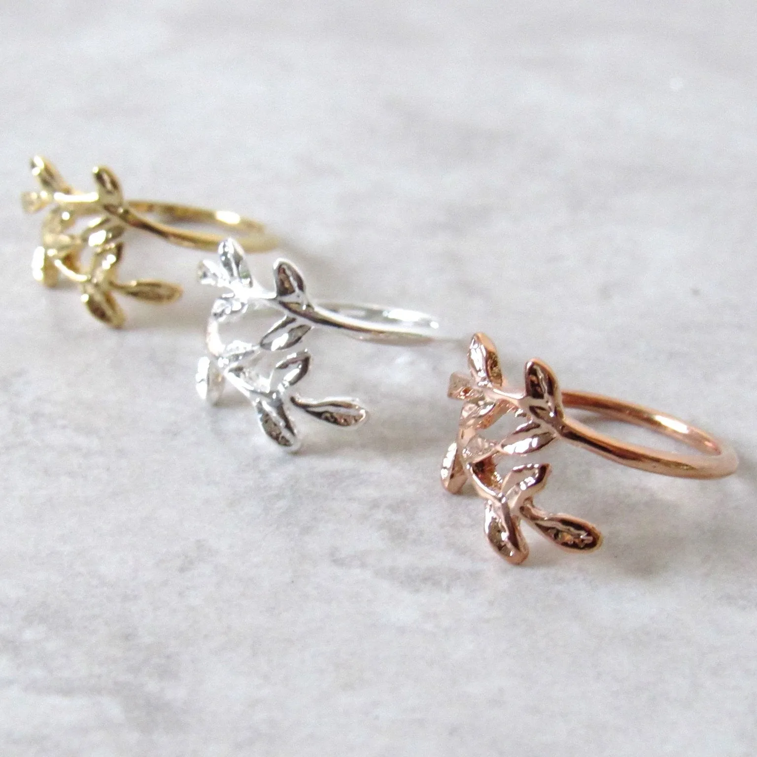 Glistening Leaf Stem Ring