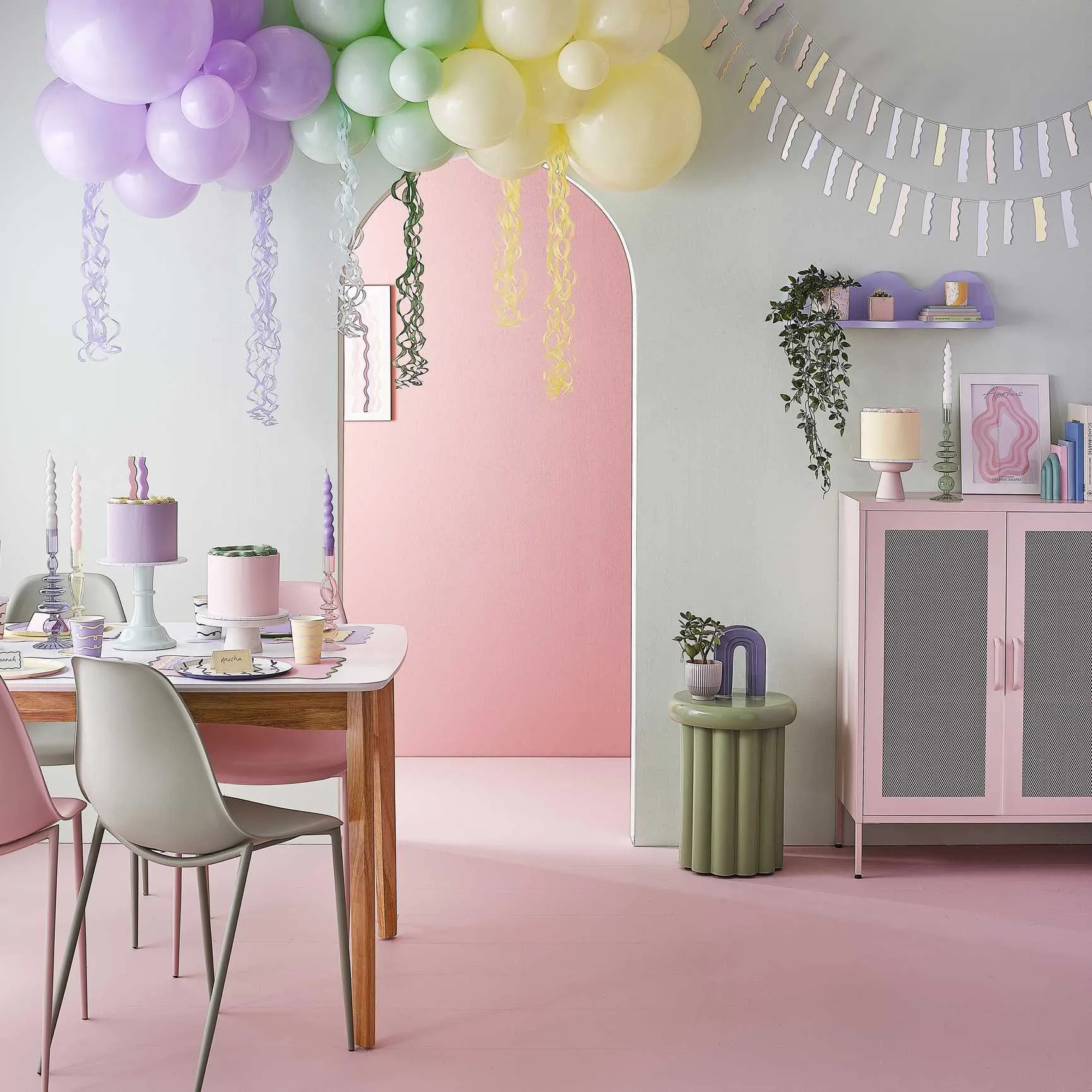 Wavy Pastel Party Napkins x 16