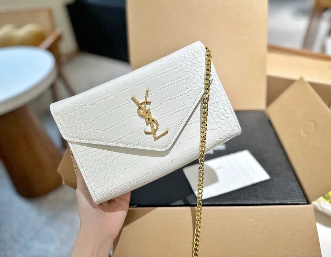 YSK276 uptown chain wallet /  7.4 x 4.7 x 1.1 INCHES